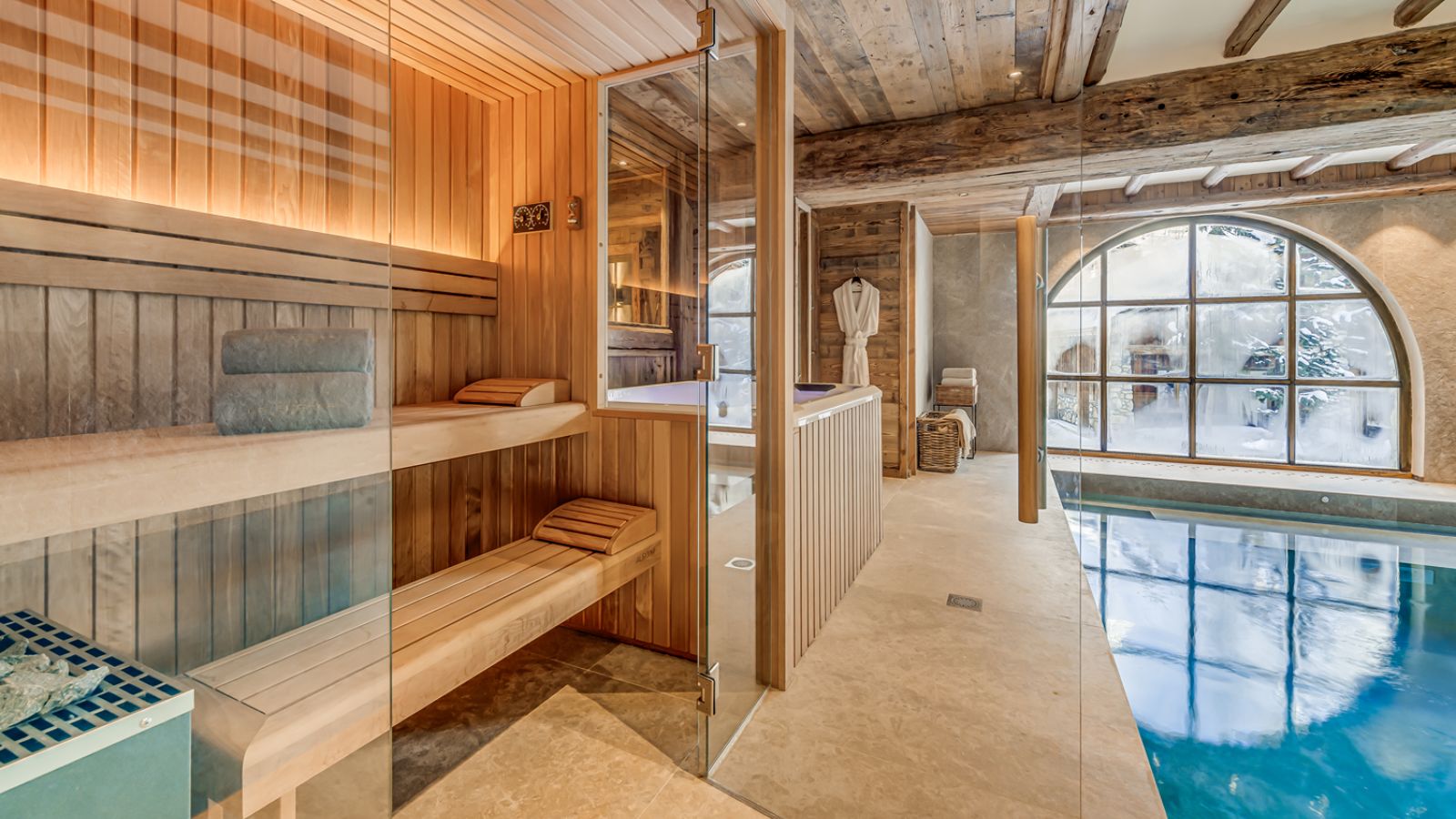 luxury-ski-chalets-val-disere-le-rocher-oxford-ski-spa (1).jpg