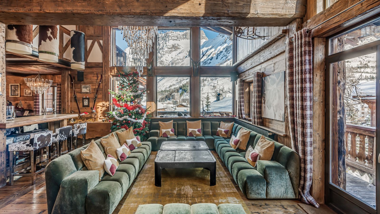 luxury-ski-chalets-val-disere-le-rocher-oxford-ski -living (3).jpg