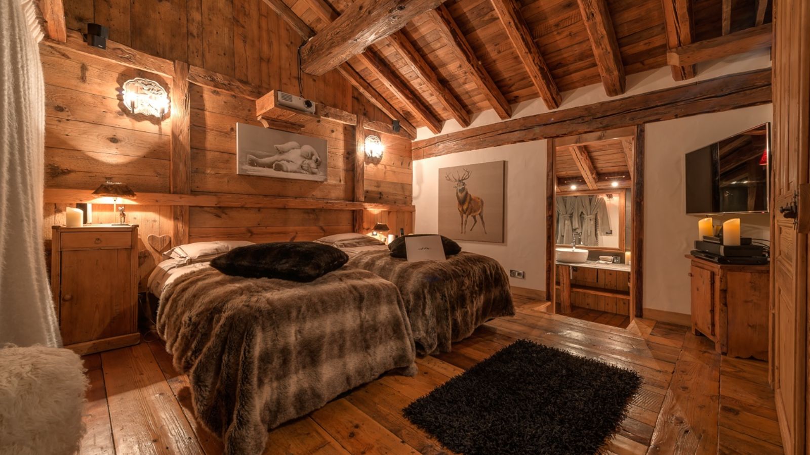 luxury-ski-chalets-val-disere-le-rocher-oxford-ski -bedroom (4).jpg