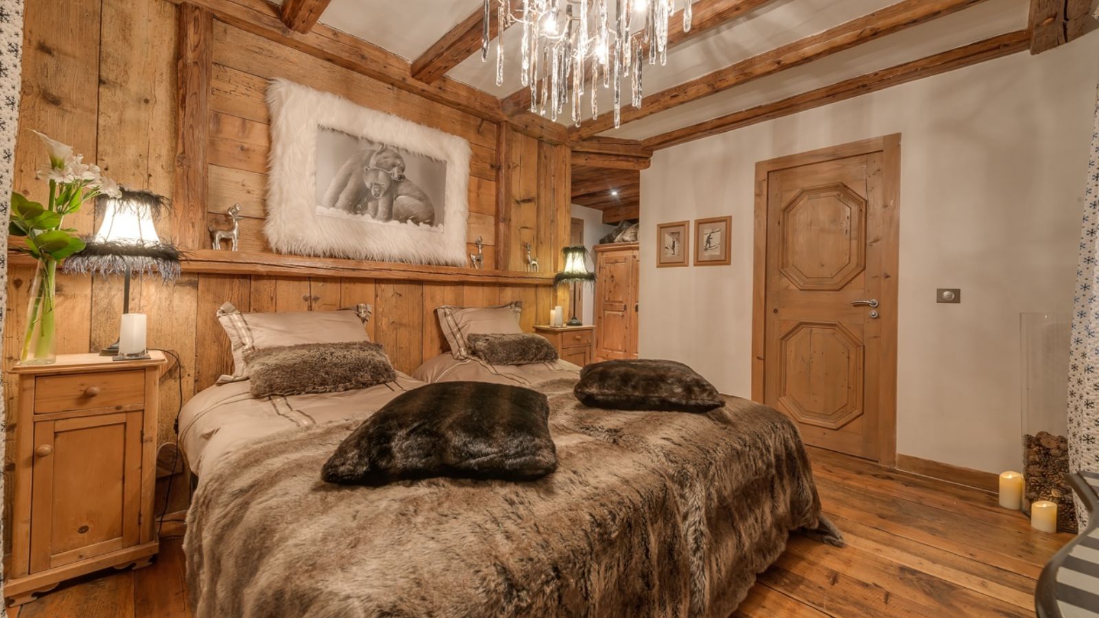 luxury-ski-chalets-val-disere-le-rocher-oxford-ski -bedroom (5).jpg