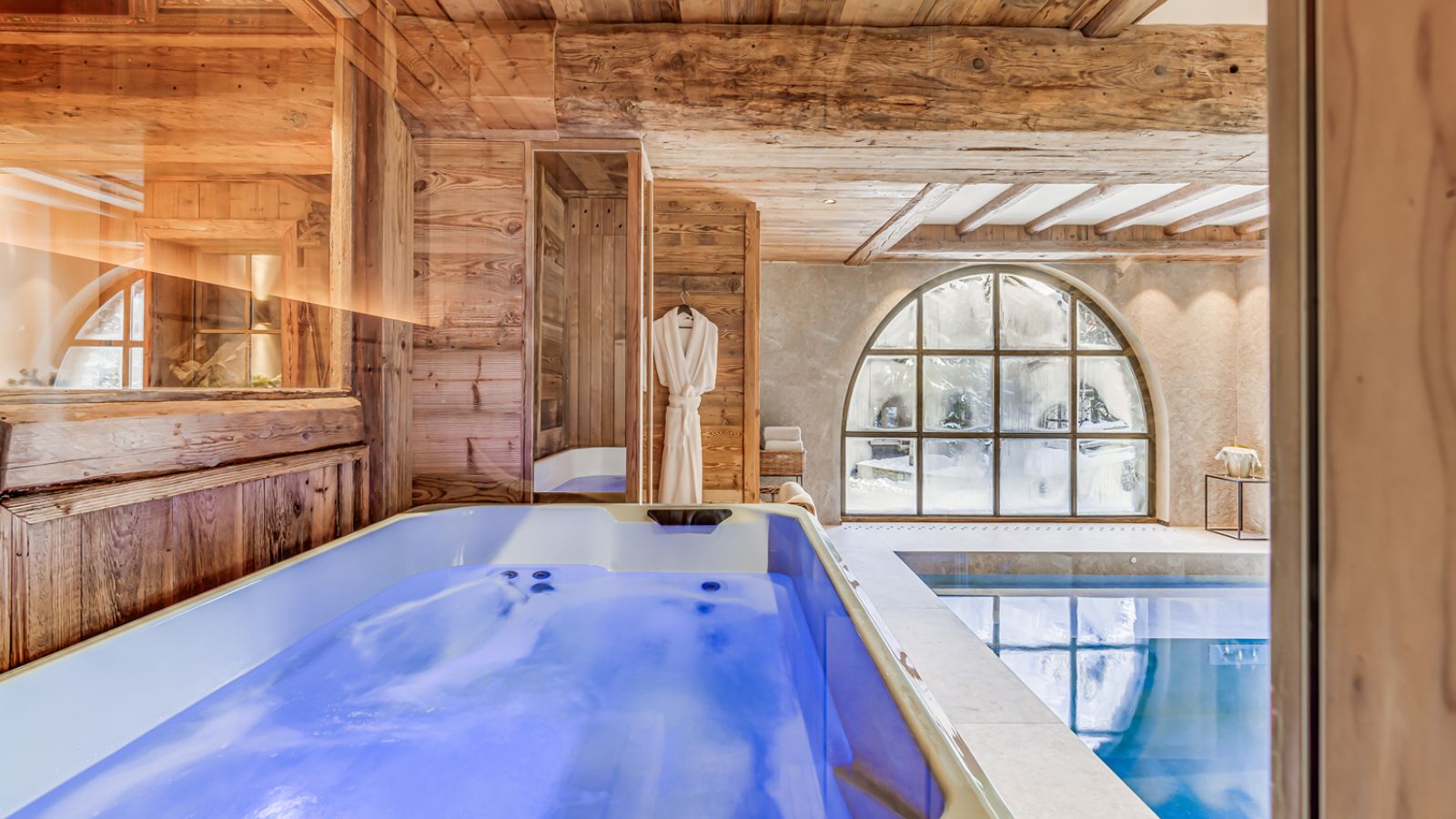 luxury-ski-chalets-val-disere-le-rocher-oxford-ski-spa (3).jpg