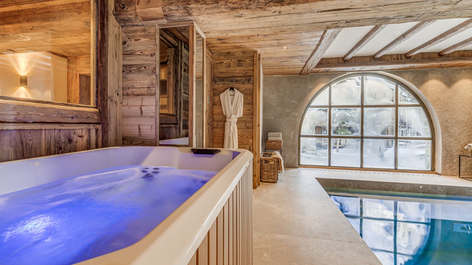 luxury-ski-chalets-val-disere-le-rocher-oxford-ski-spa (4).jpg