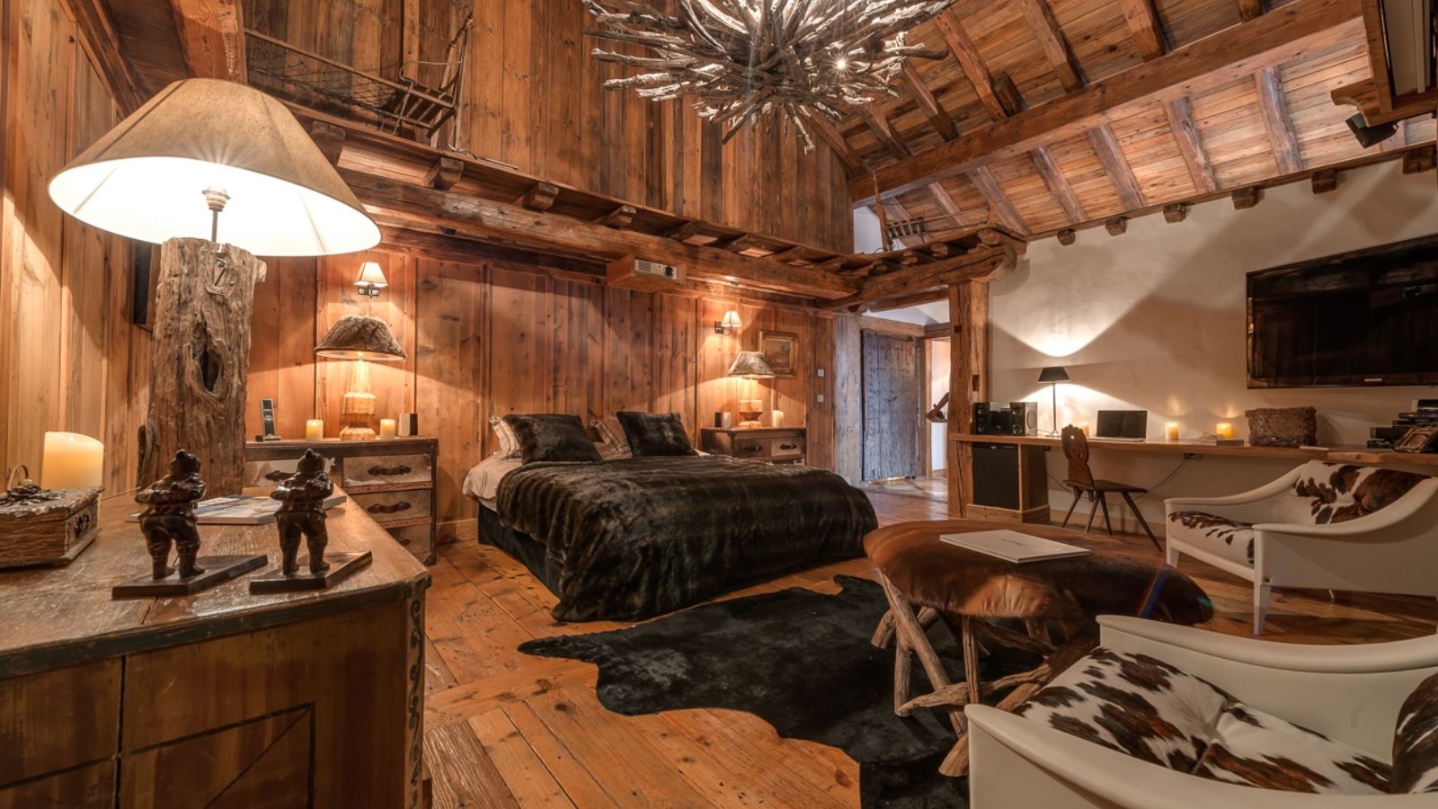 luxury-ski-chalets-val-disere-le-rocher-oxford-ski -bedroom (2).jpg