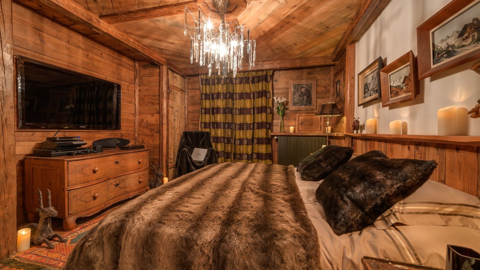 luxury-ski-chalets-val-disere-le-rocher-oxford-ski -bedroom (3).jpg