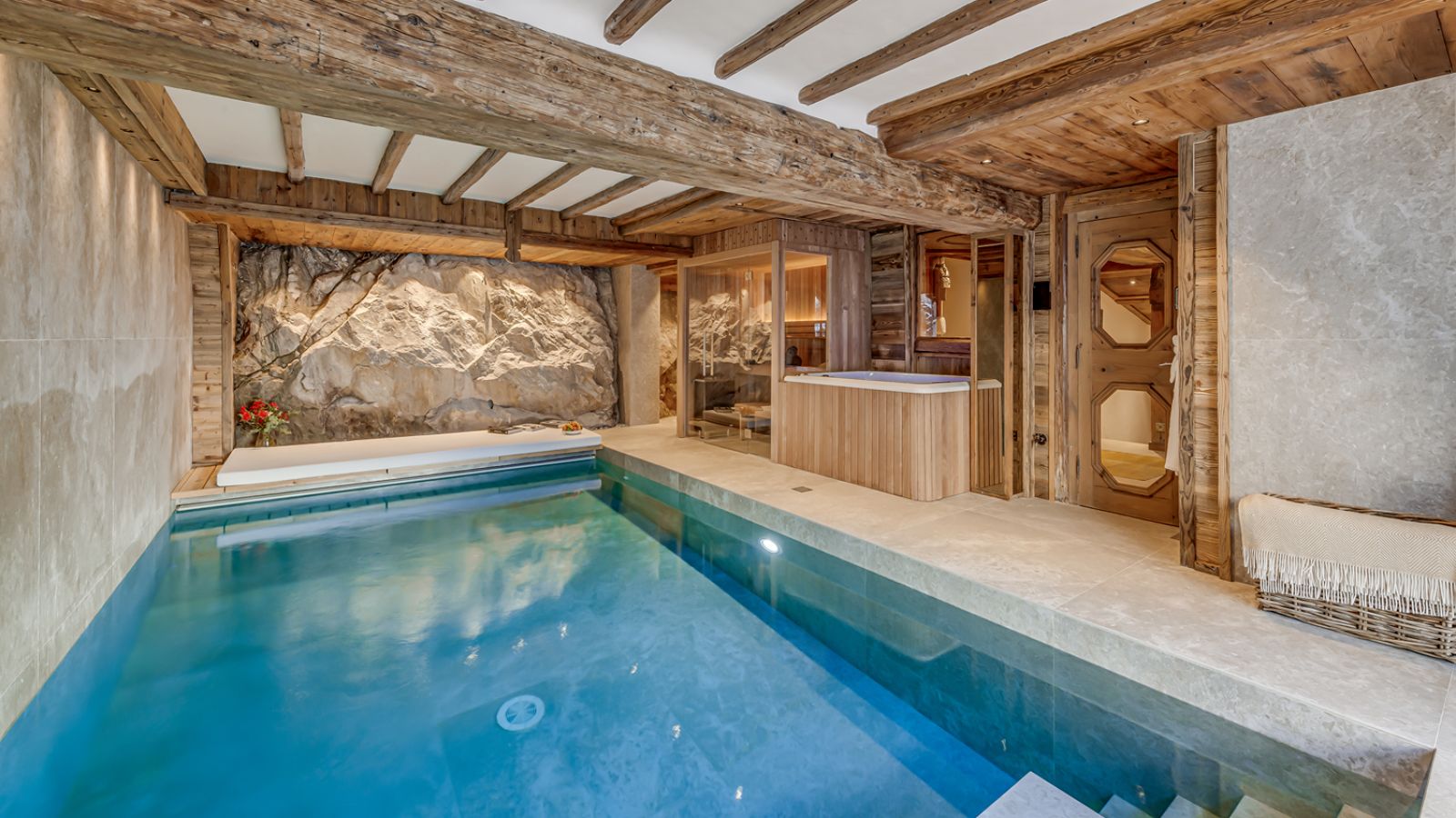 luxury-ski-chalets-val-disere-le-rocher-oxford-ski-spa (6).jpg