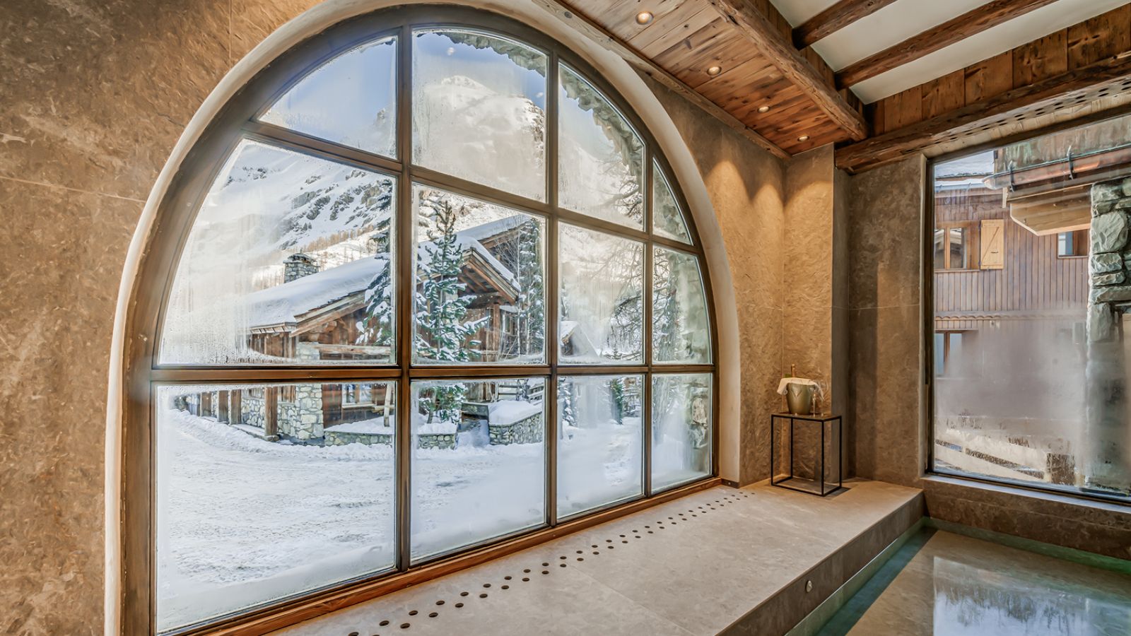 luxury-ski-chalets-val-disere-le-rocher-oxford-ski-spa (9).jpg