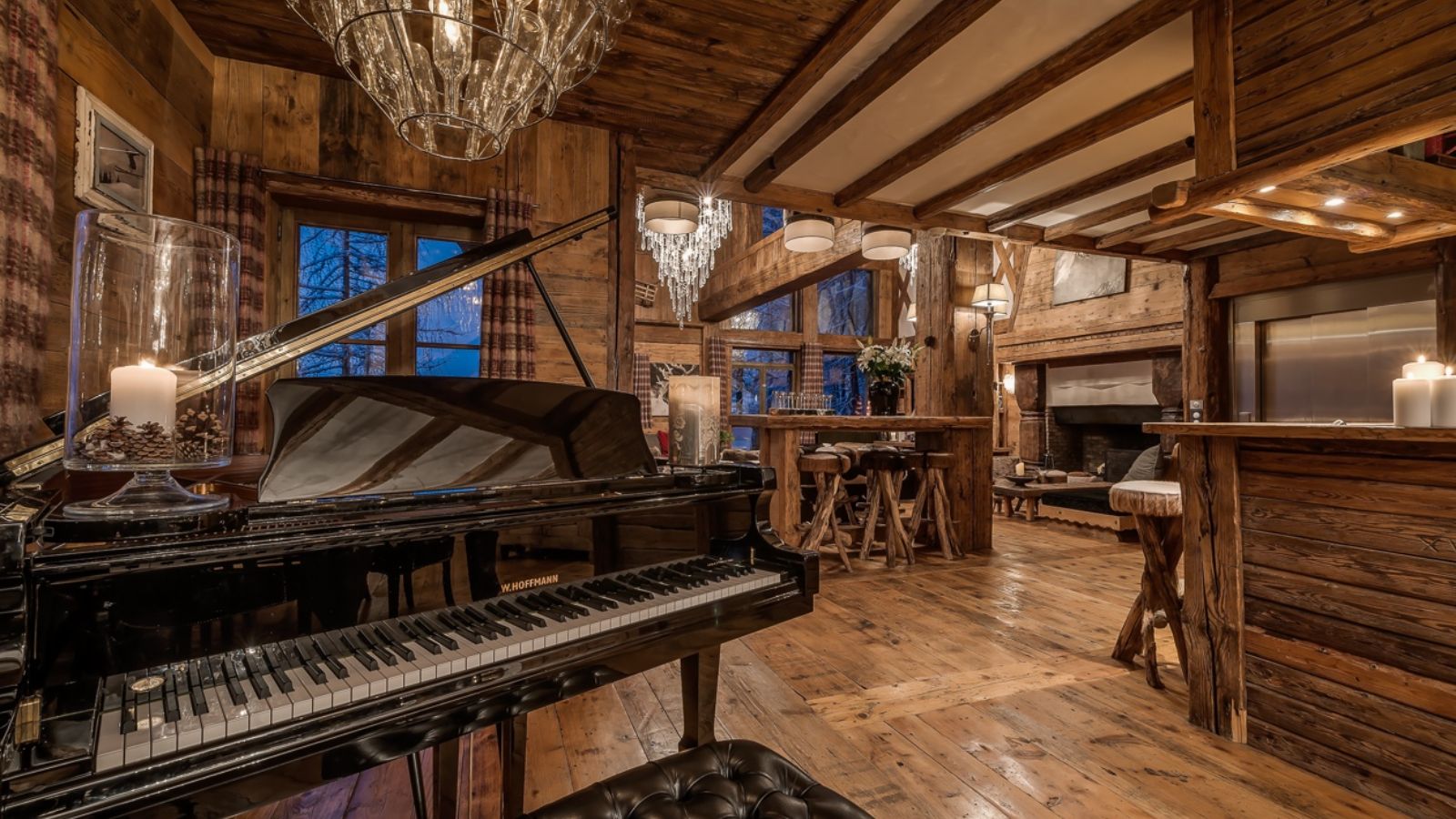 luxury-ski-chalets-val-disere-le-rocher-oxford-ski -piano.jpg