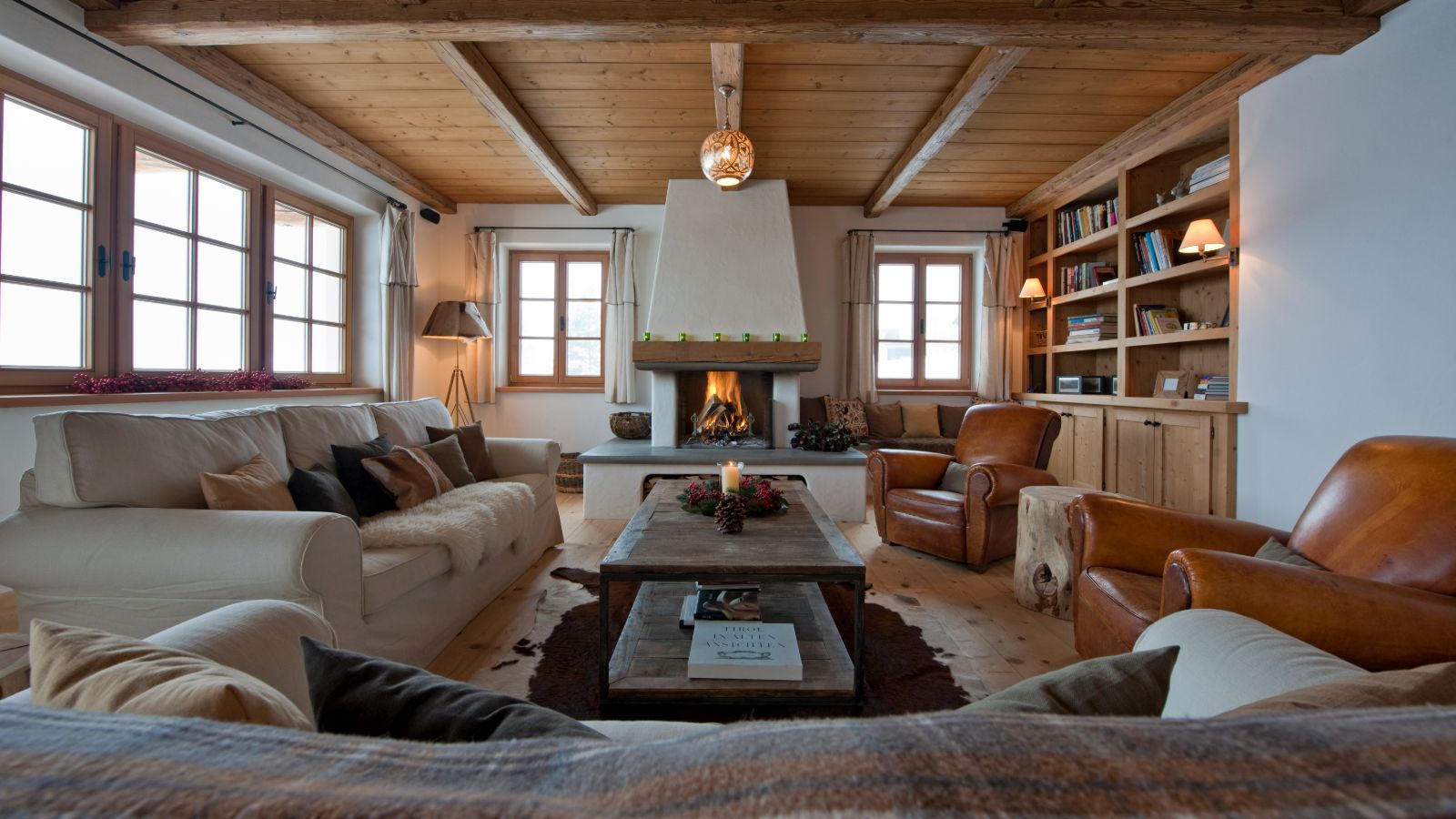 Luxury-Ski-Chalet-St-Anton-Chalet-Illimani-Oxford-Ski-Lounge.jpg