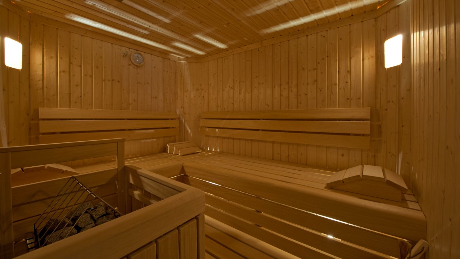 Luxury-Ski-Chalet-St-Anton-Chalet-Illimani-Oxford-Ski-Sauna.jpg