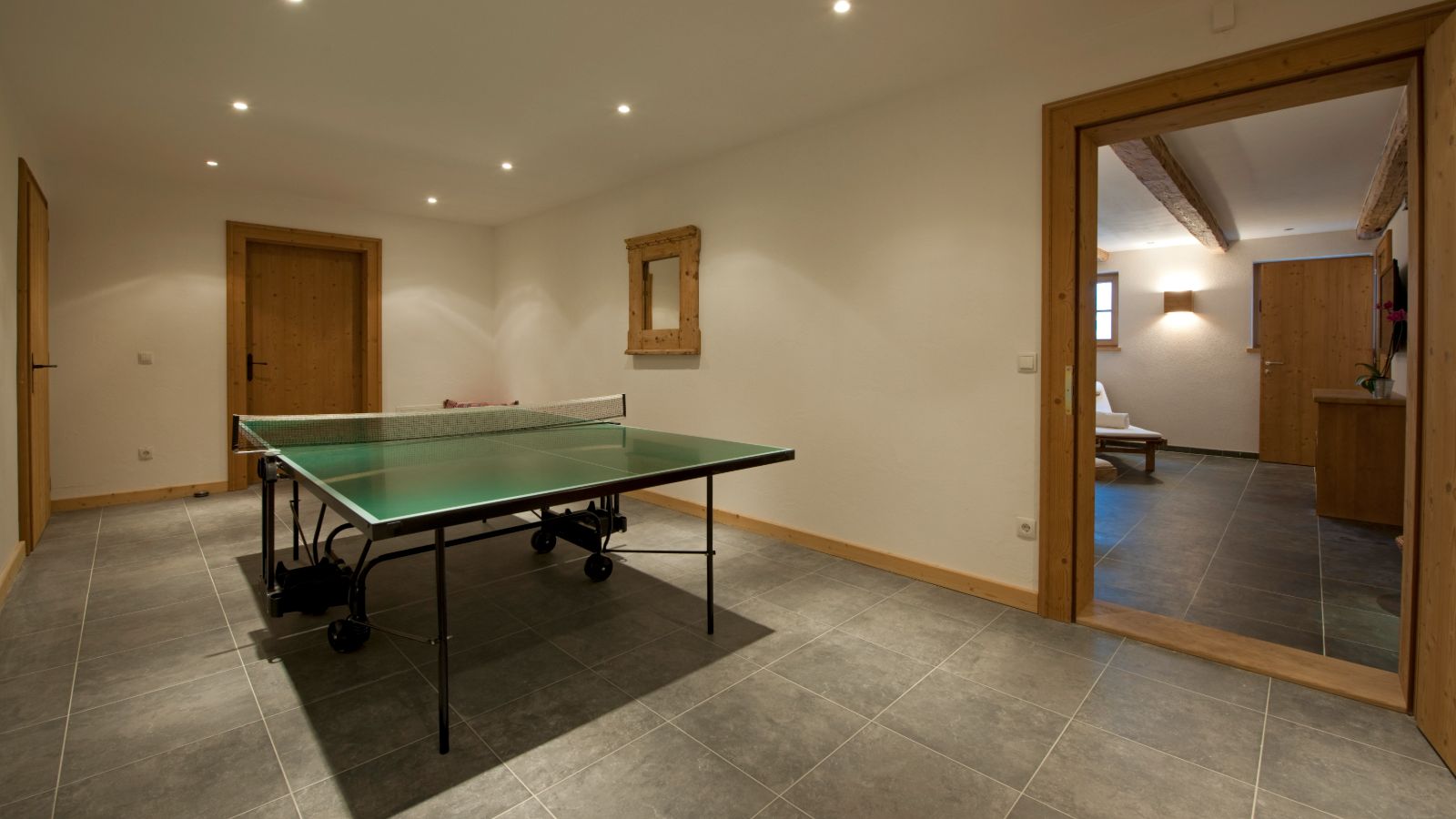 Luxury-Ski-Chalet-St-Anton-Chalet-Illimani-Oxford-Ski-Snooker.jpg
