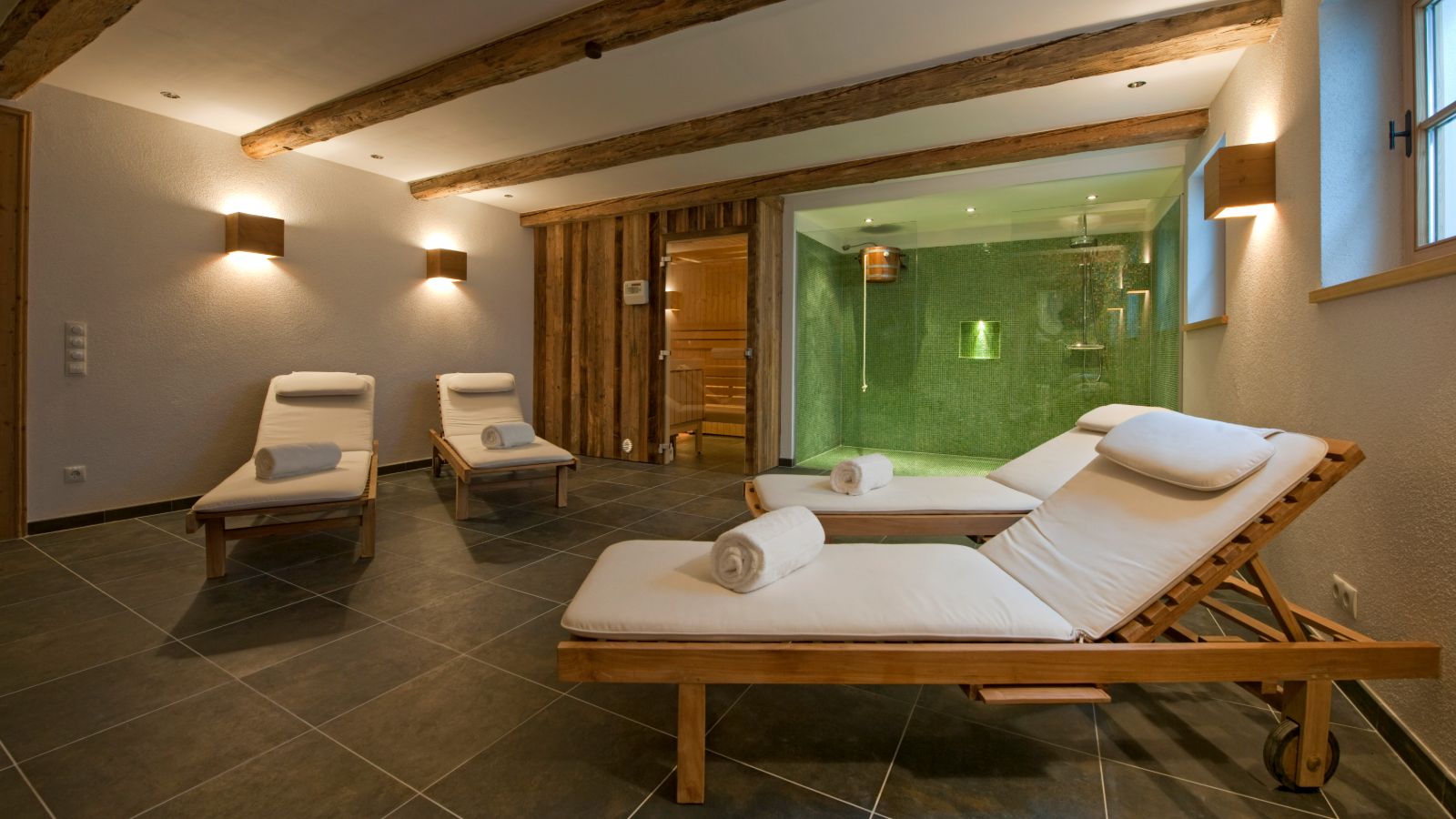 Luxury-Ski-Chalet-St-Anton-Chalet-Illimani-Oxford-Ski-Spa2.jpg