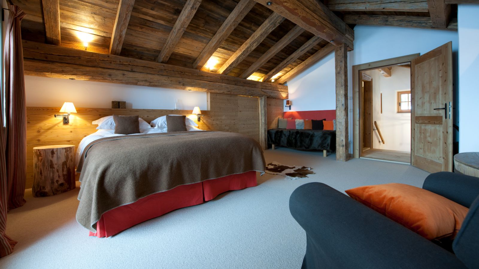 Luxury-Ski-Chalet-St-Anton-Chalet-Illimani-Oxford-Ski-Bedroom (2).jpg