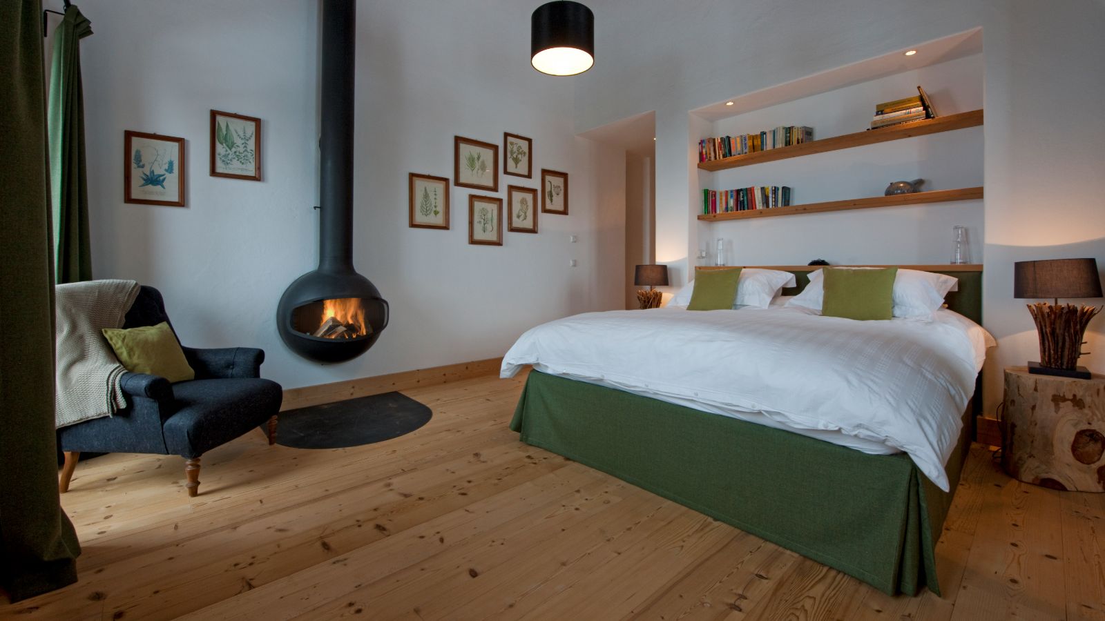 Luxury-Ski-Chalet-St-Anton-Chalet-Illimani-Oxford-Ski-Bedroom (3).jpg