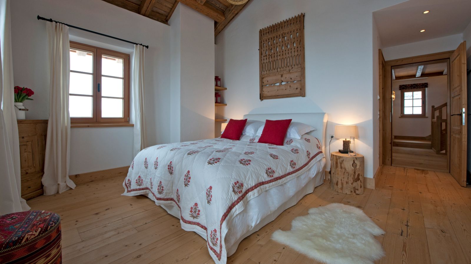 Luxury-Ski-Chalet-St-Anton-Chalet-Illimani-Oxford-Ski-Bedroom (5).jpg