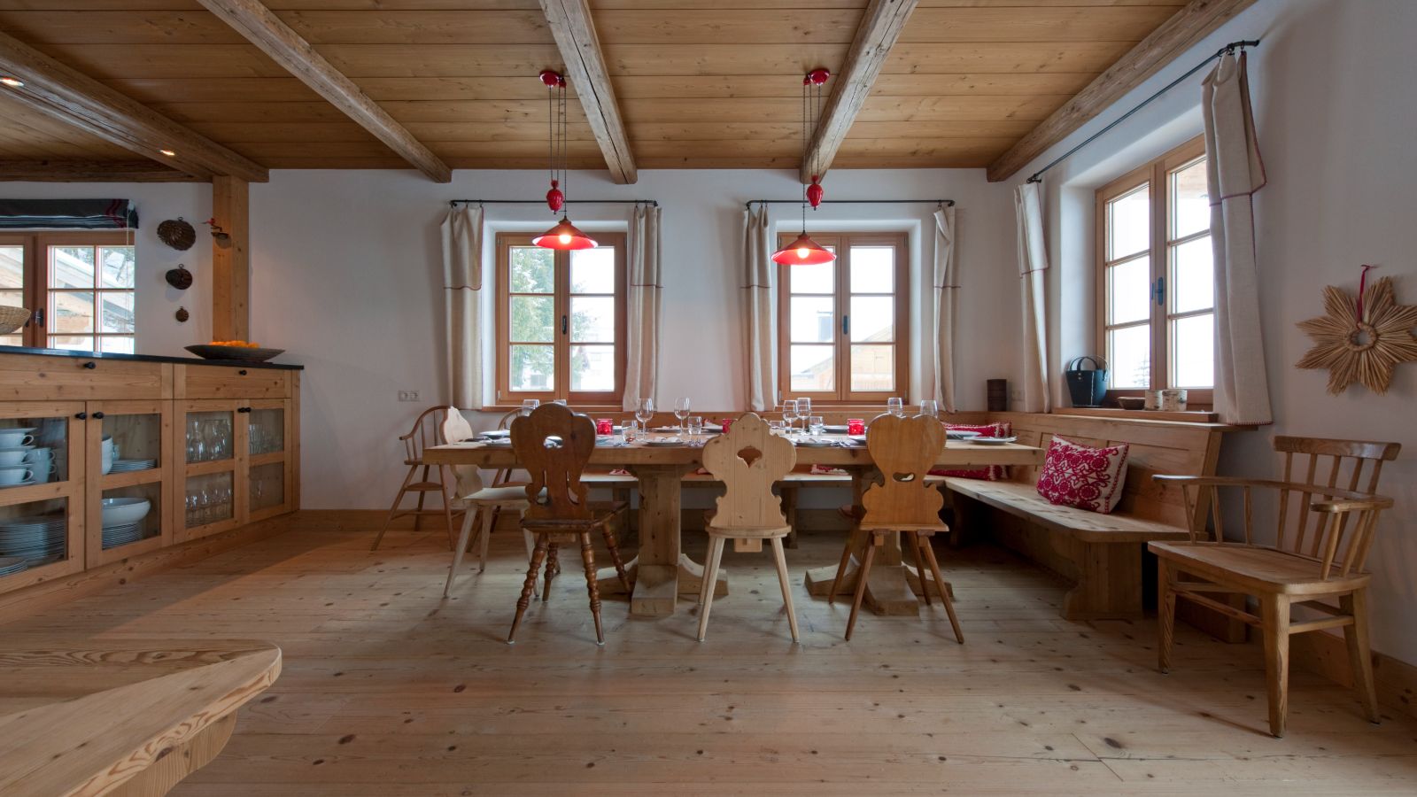 Luxury-Ski-Chalet-St-Anton-Chalet-Illimani-Oxford-Ski-Dining.jpg