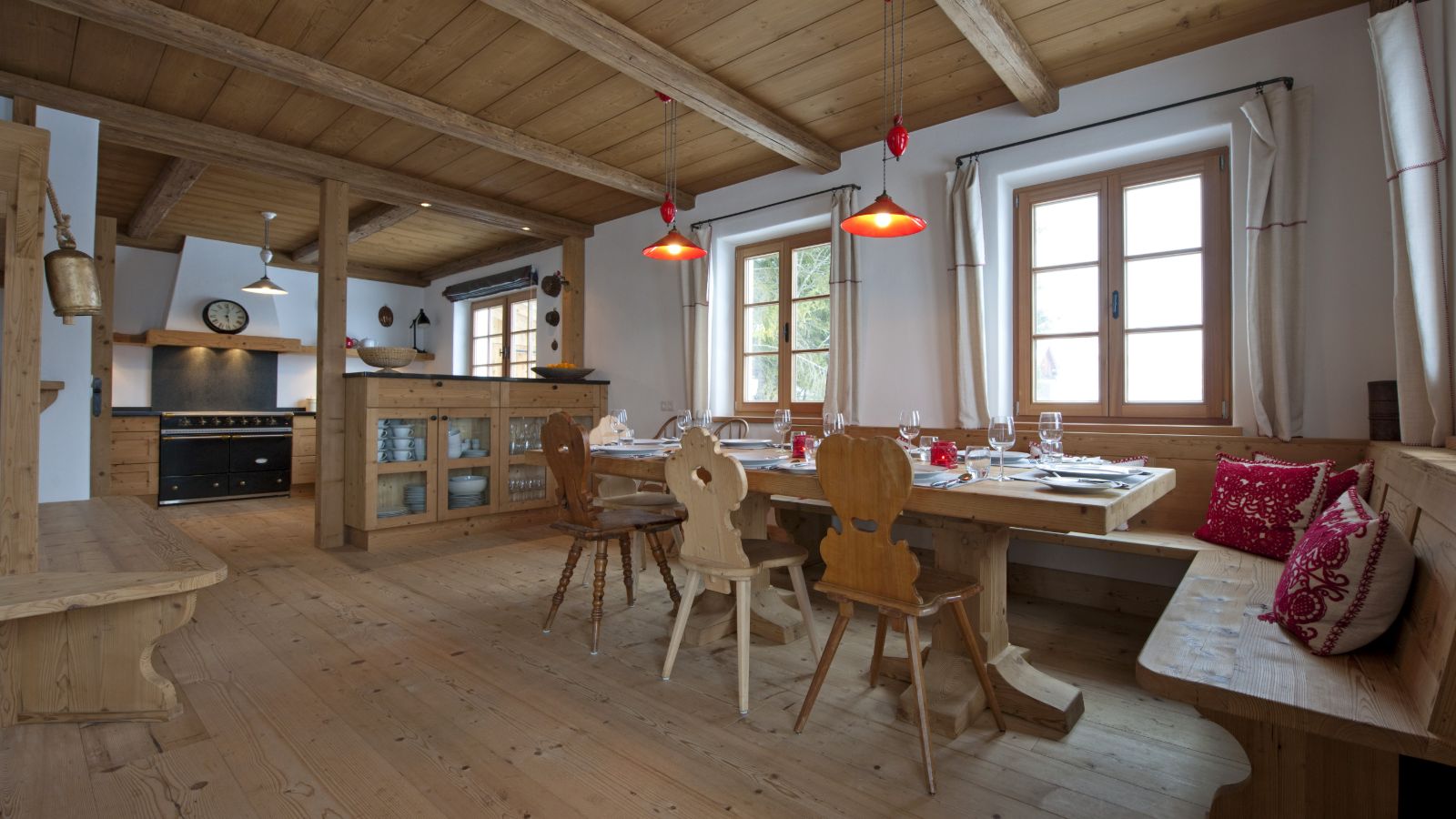 Luxury-Ski-Chalet-St-Anton-Chalet-Illimani-Oxford-Ski-Dining2.jpg