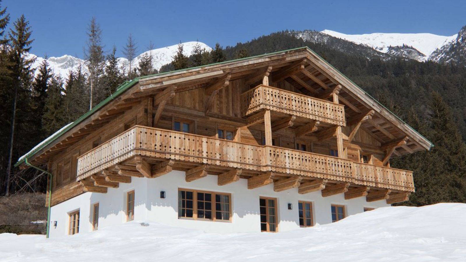 Luxury-Ski-Chalet-St-Anton-Chalet-Illimani-Oxford-Ski-Exterior.jpg