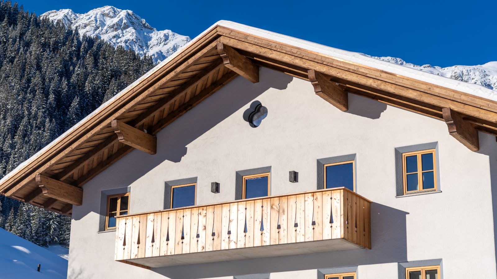Luxury-Ski-Chalet-St-Anton-Chalet-Silver-Fox-1-Oxford-Ski-Exterior2.jpg