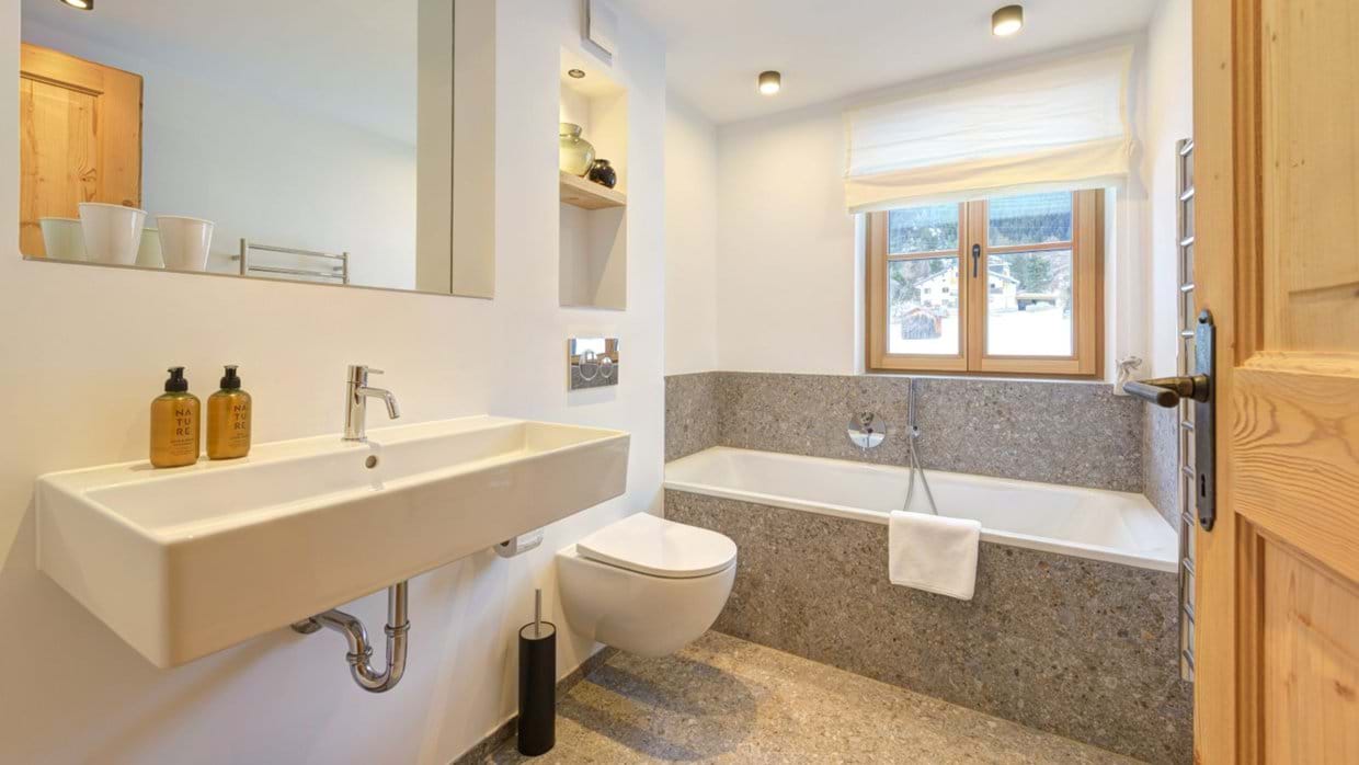 Luxury-Ski-Chalet-St-Anton-Chalet-Silver-Fox-1-Oxford-Ski-Bathroom2.jpg
