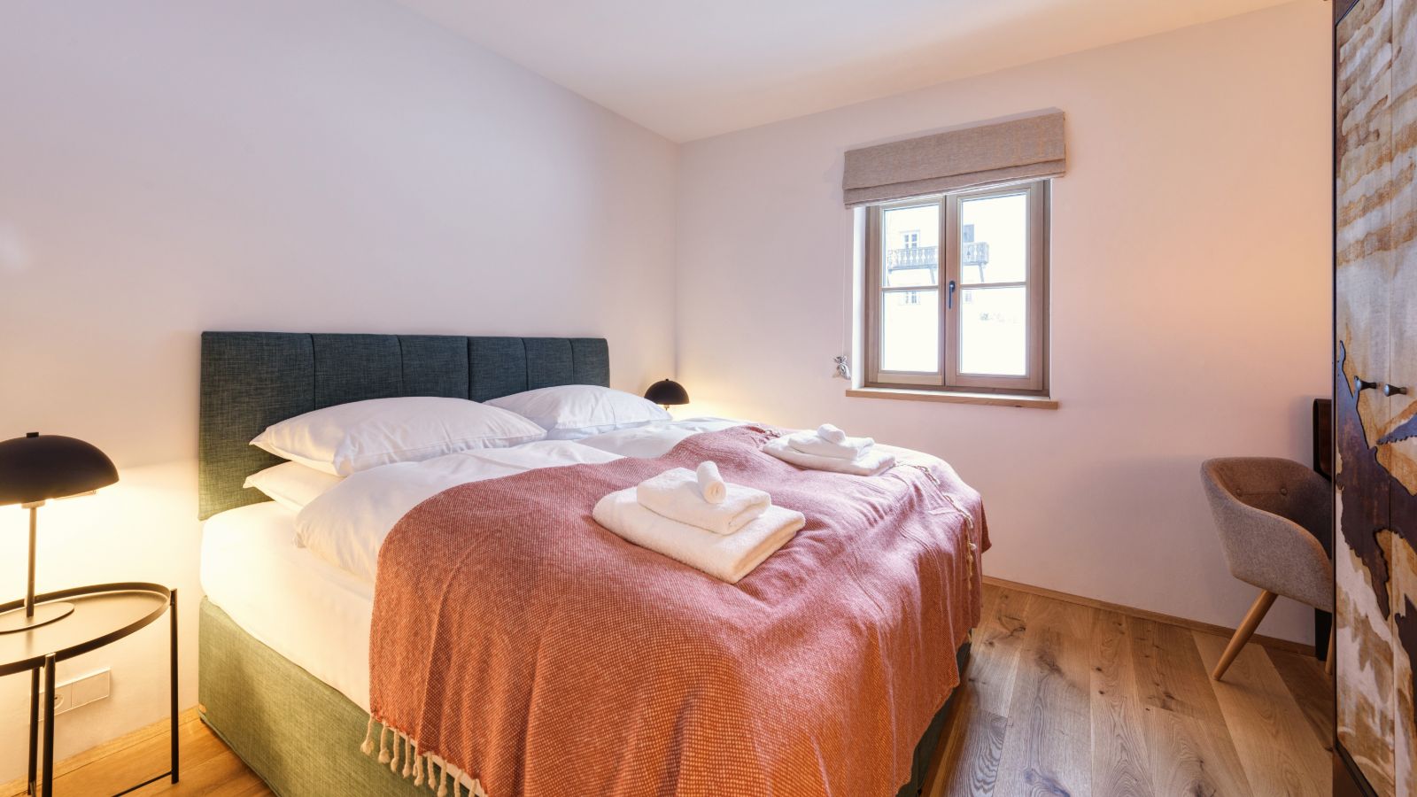 Luxury-Ski-Chalet-St-Anton-Chalet-Silver-Fox-1-Oxford-Ski-Bedroom (1).jpg