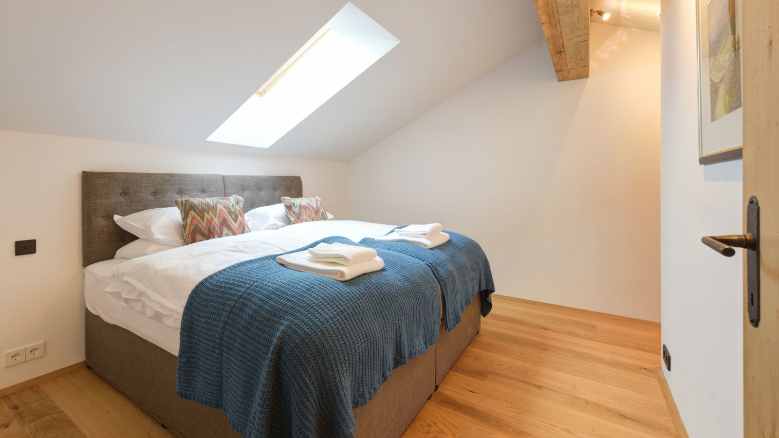 Luxury-Ski-Chalet-St-Anton-Chalet-Silver-Fox-3-Oxford-Ski-Bedroom (1).jpg