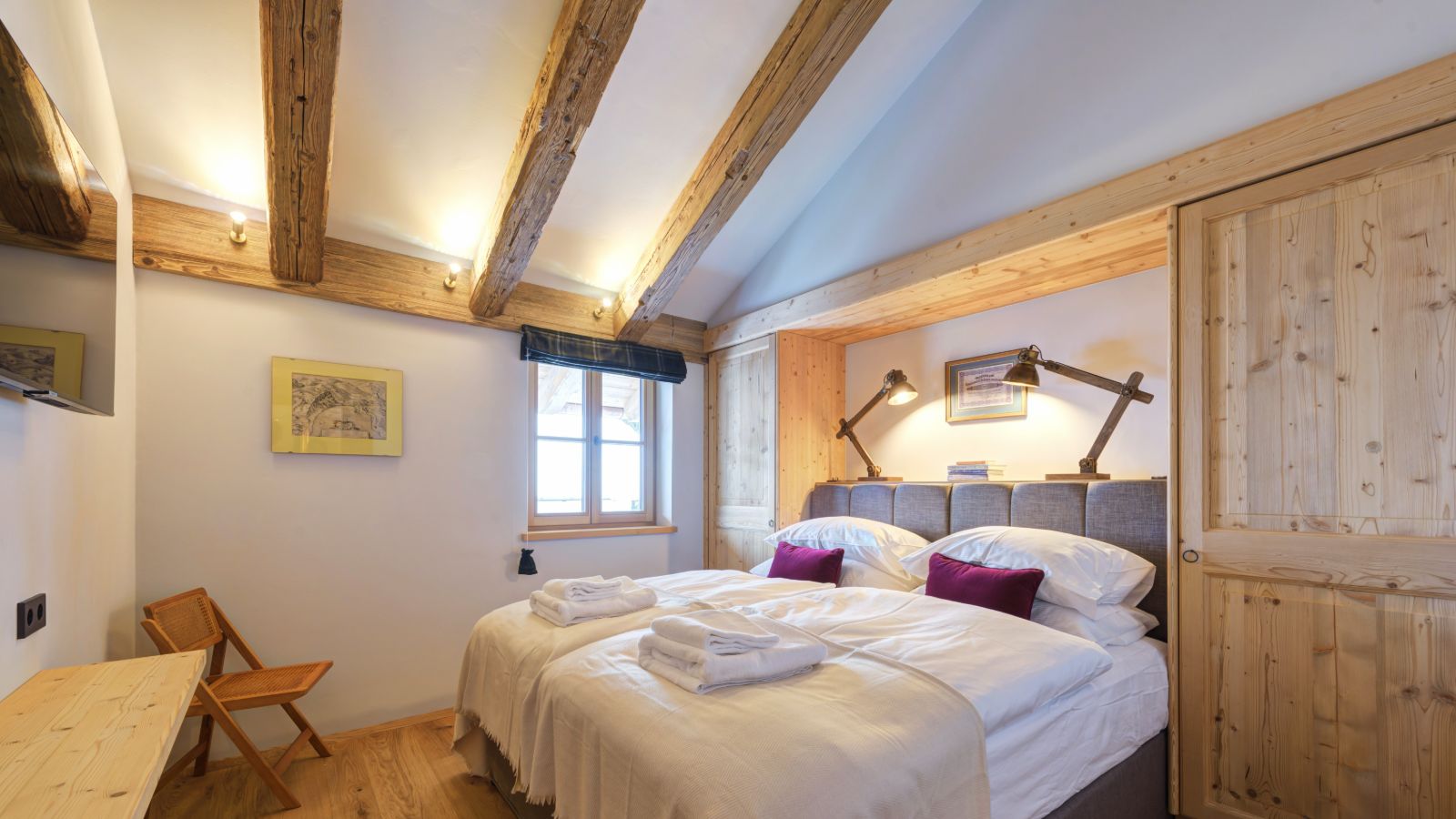 Luxury-Ski-Chalet-St-Anton-Chalet-Silver-Fox-3-Oxford-Ski-Bedroom (6).jpg