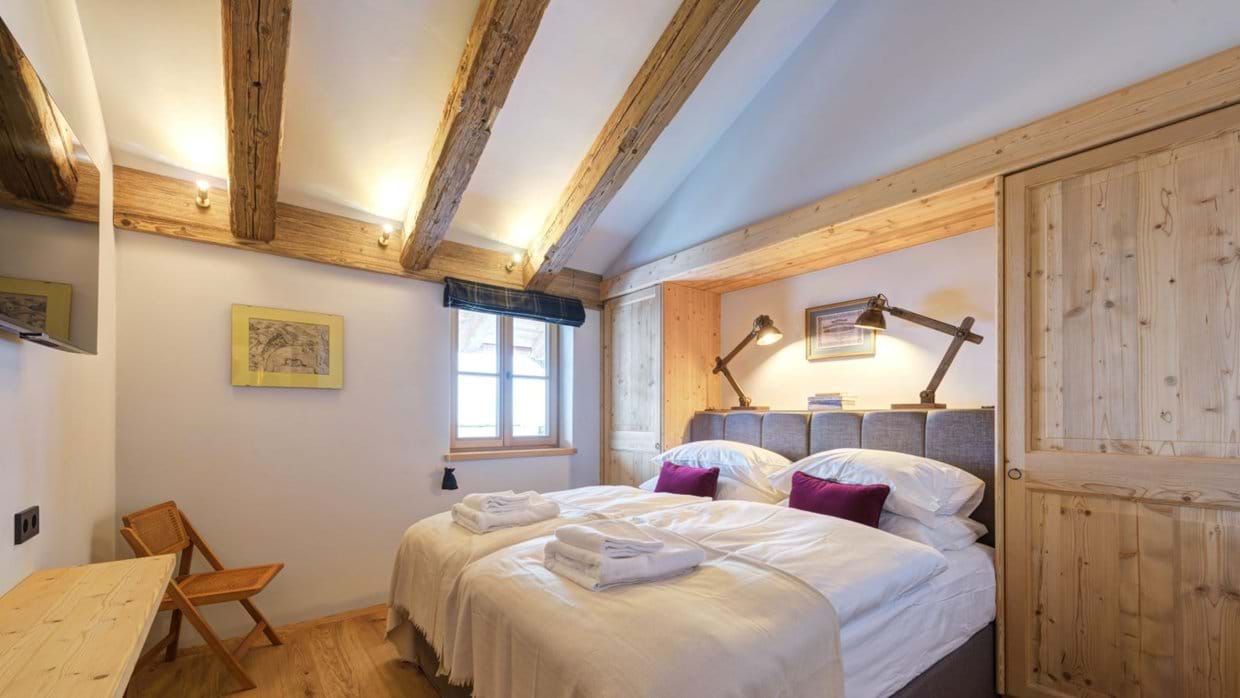 Luxury-Ski-Chalet-St-Anton-Chalet-Silver-Fox-3-Oxford-Ski-Bedroom (6).jpg