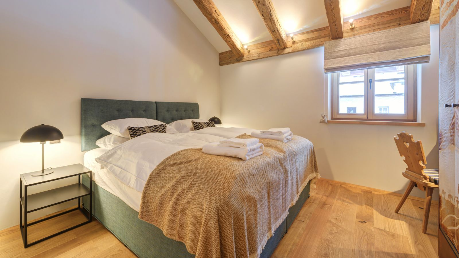 Luxury-Ski-Chalet-St-Anton-Chalet-Silver-Fox-3-Oxford-Ski-Bedroom (10).jpg