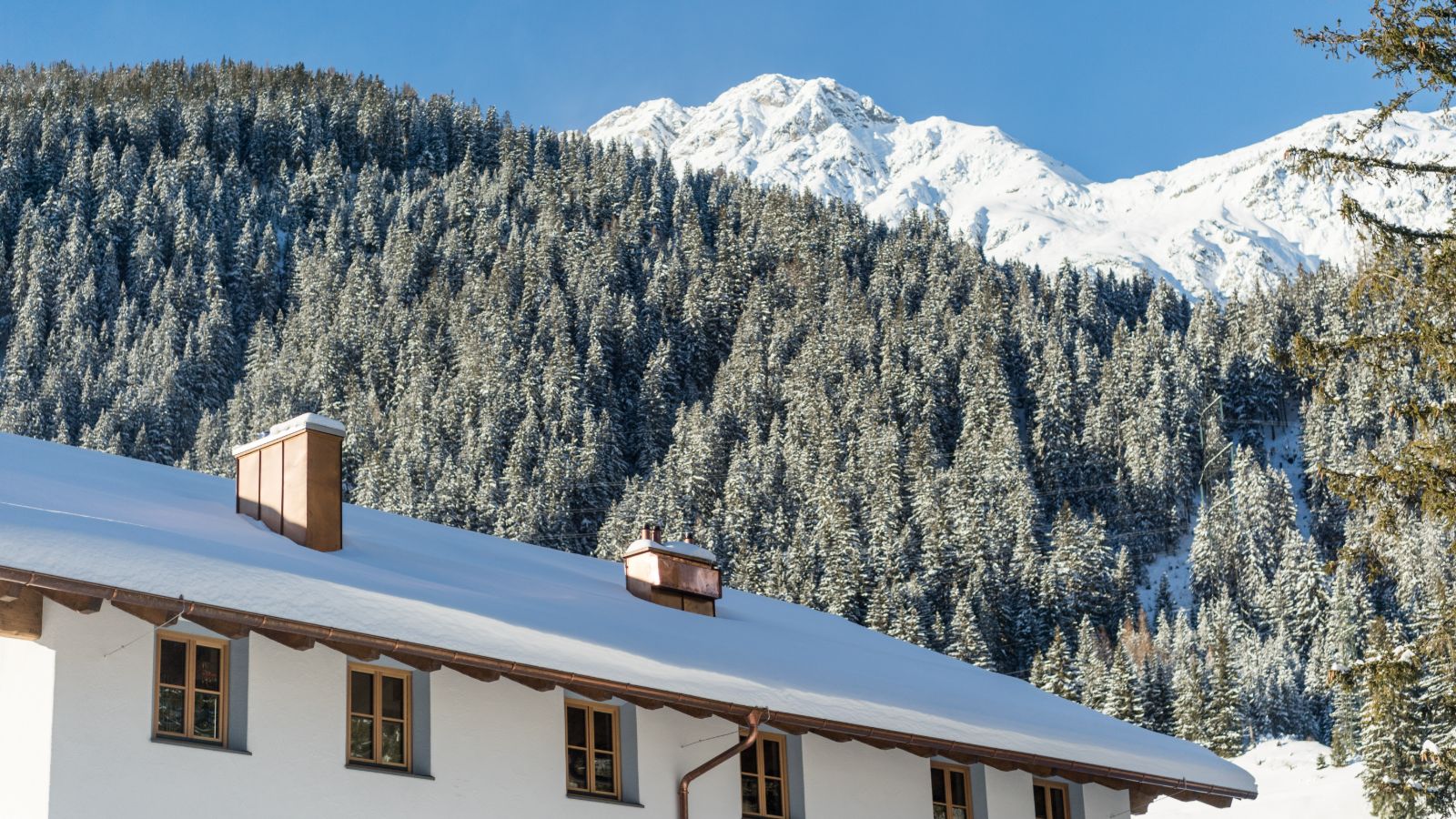 Luxury-Ski-Chalet-St-Anton-Chalet-Silver-Fox-3-Oxford-Ski-Exterior.jpg