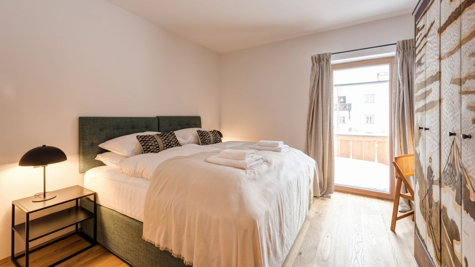 Luxury-Ski-Chalet-St-Anton-Chalet-Silver-Fox-2-Oxford-Ski-Bedroom (5).jpg