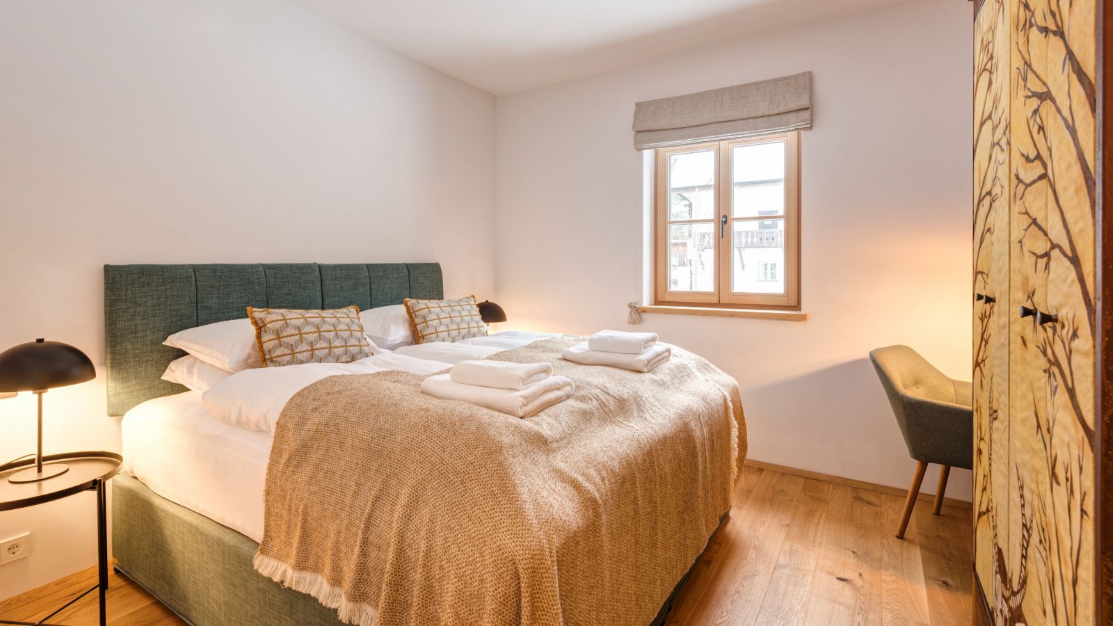 Luxury-Ski-Chalet-St-Anton-Chalet-Silver-Fox-2-Oxford-Ski-Bedroom (6).jpg