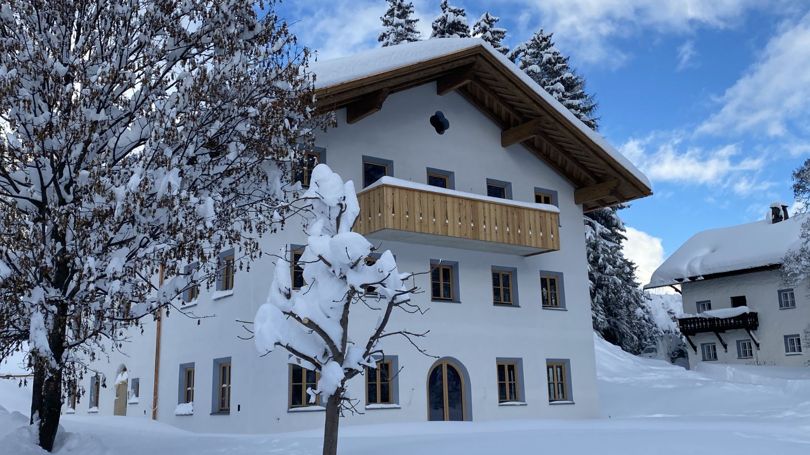 Luxury-Ski-Chalet-St-Anton-Chalet-Silver-Fox-2-Oxford-Ski-Exterior.jpeg