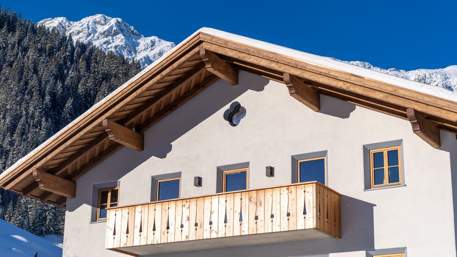 Luxury-Ski-Chalet-St-Anton-Chalet-Silver-Fox-2-Oxford-Ski-Exterior3.jpg