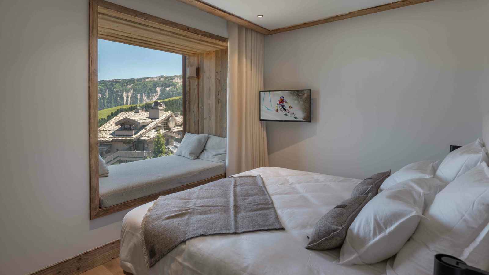 Luxury-Ski-Chalet-Courchevel-1850-Apartment-Le-Manej-8-Oxford-Ski-Bedroom (5).jpg