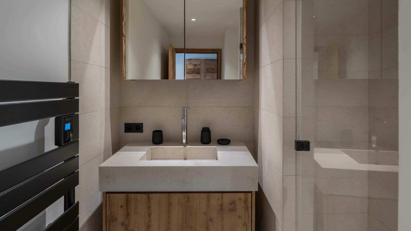 Luxury-Ski-Chalet-Courchevel-1850-Apartment-Le-Manej-8-Oxford-Ski-Bathroom.jpg