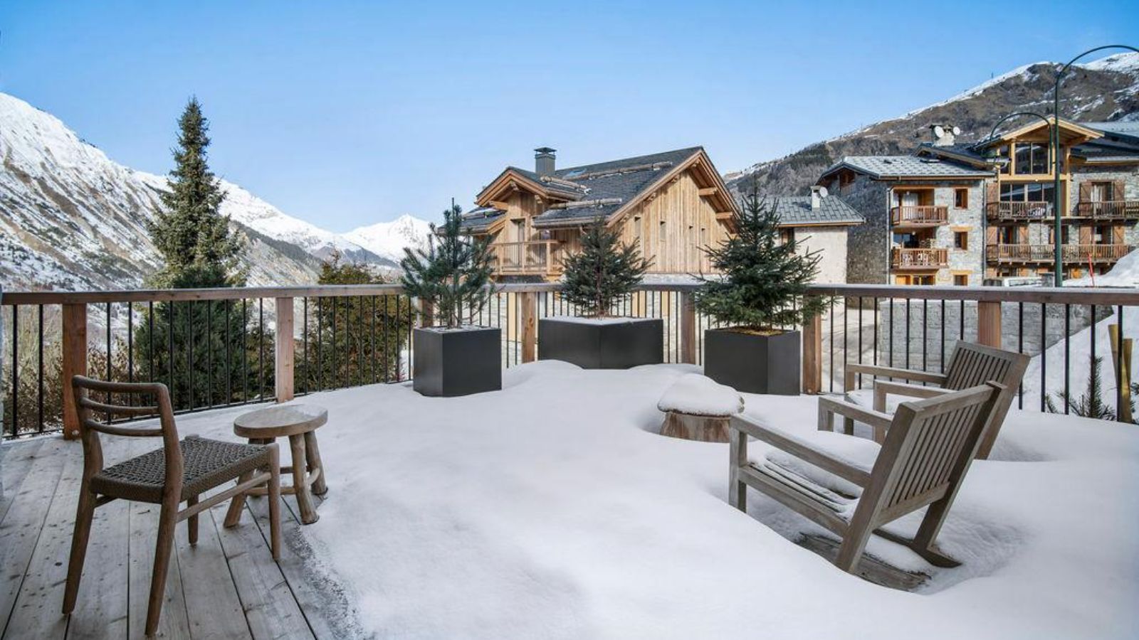 Luxury-Ski-Chalet-St-Martin-De-Belleville-Chalet-Eden-Oxford-Ski-Balcony2.jpg