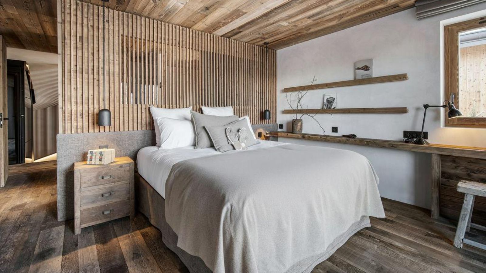 Luxury-Ski-Chalet-St-Martin-De-Belleville-Chalet-Eden-Oxford-Ski-Bedroom (9).jpg
