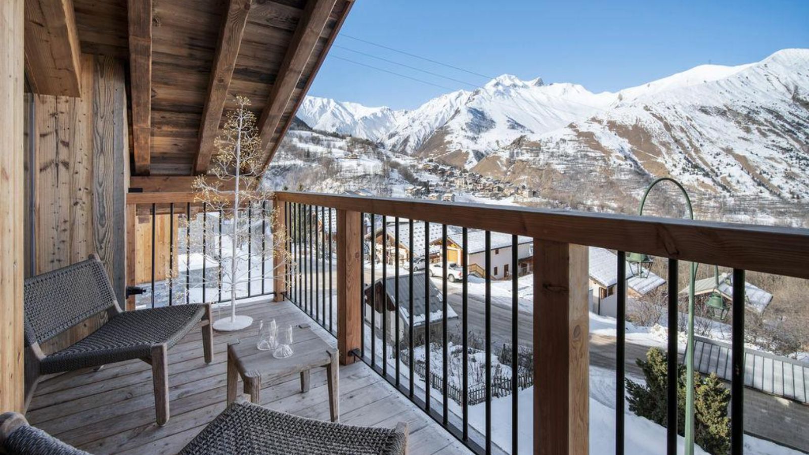 Luxury-Ski-Chalet-St-Martin-De-Belleville-Chalet-Eden-Oxford-Ski-Balcony.jpg
