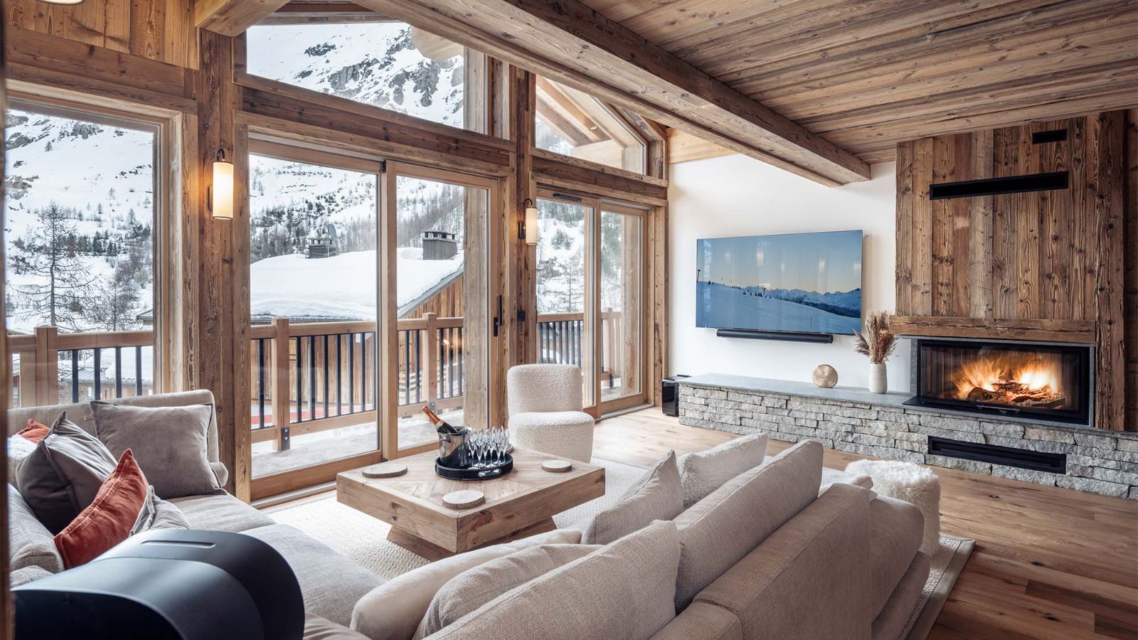 Luxury-Ski-Chalet-Val-D-Isere-Chalet-Arda-Oxford-Ski-Lounge3.jpg