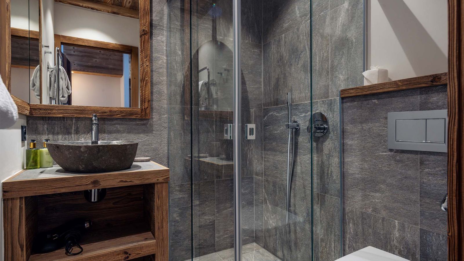 Luxury-Ski-Chalet-Val-D-Isere-Chalet-Arda-Oxford-Ski-Shower.jpg