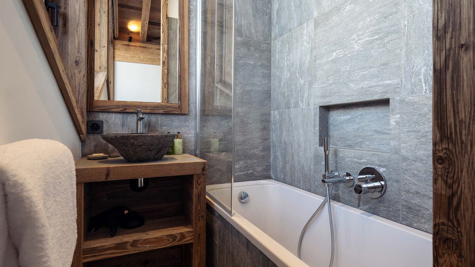 Luxury-Ski-Chalet-Val-D-Isere-Chalet-Arda-Oxford-Ski-Bathroom3.jpg