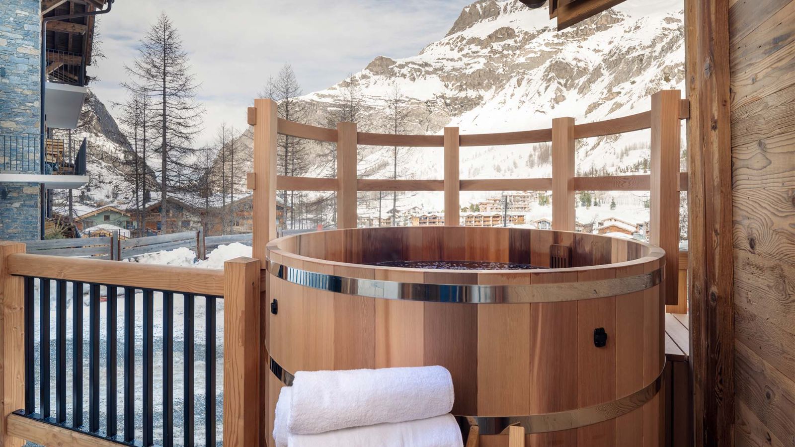 Luxury-Ski-Chalet-Val-D-Isere-Chalet-Arda-Oxford-Ski-Hot-Tub.jpg