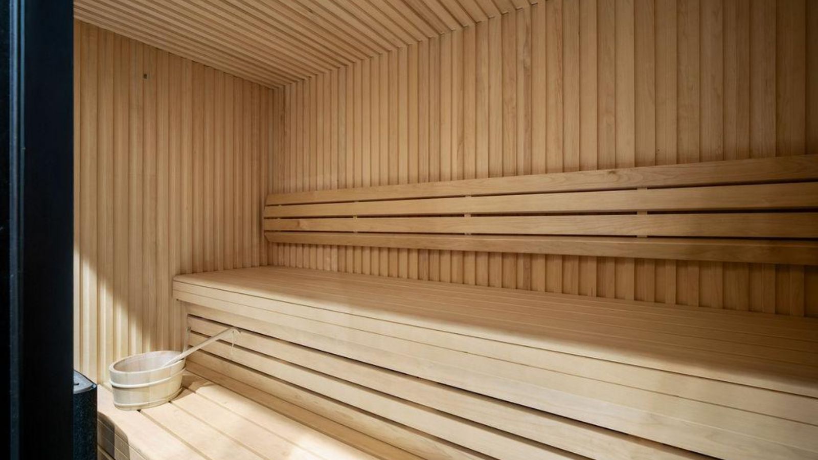 luxury-ski-chalet-courchevel la praz-chalet notre refuge-oxford-ski-sauna.jpg