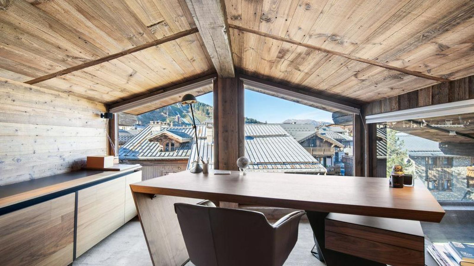 luxury-ski-chalet-courchevel la praz-chalet notre refuge-oxford-ski-study 2.jpg