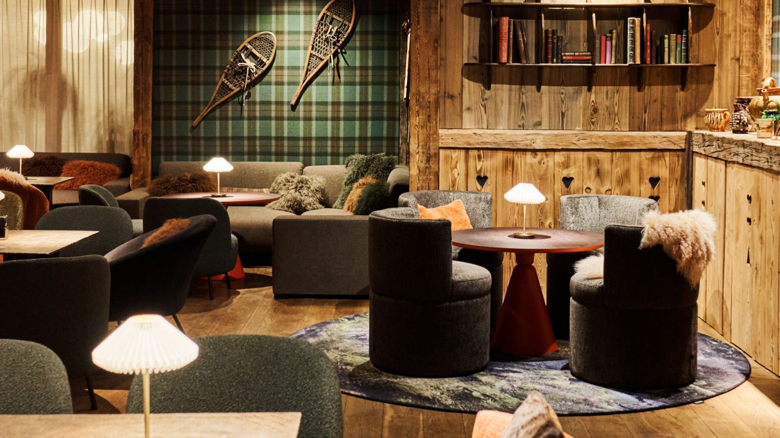 luxury-ski-hotels-tignes-les-suites-maison-bouvier-oxford-ski-lounge (1).jpg