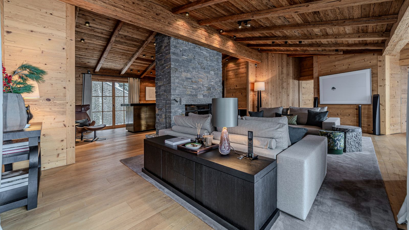 luxury-ski-chalets-kitzbuhel-montana-oxford-ski-living-room (3).jpg