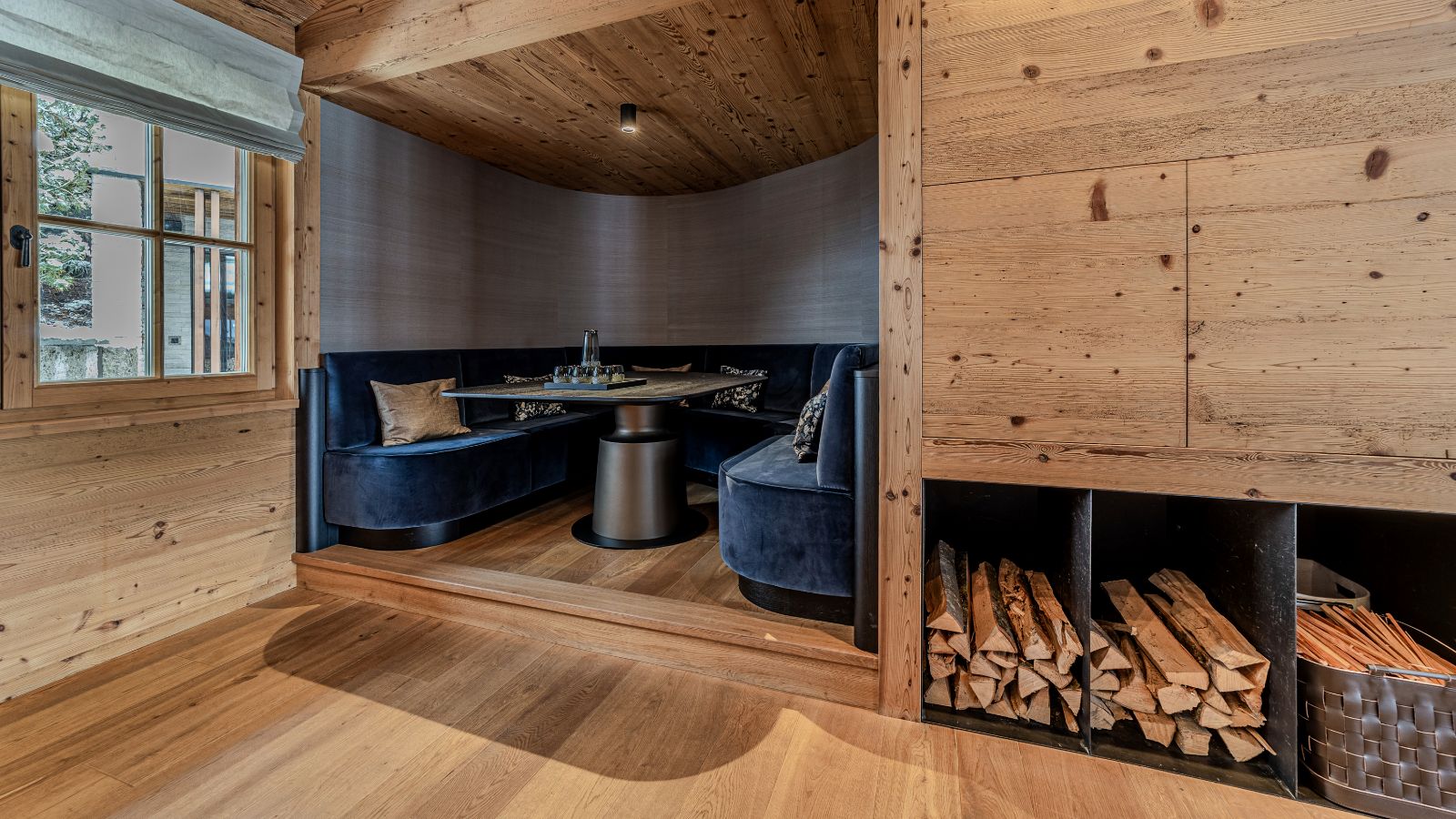 luxury-ski-chalets-kitzbuhel-montana-oxford-ski-living-room (7).jpg