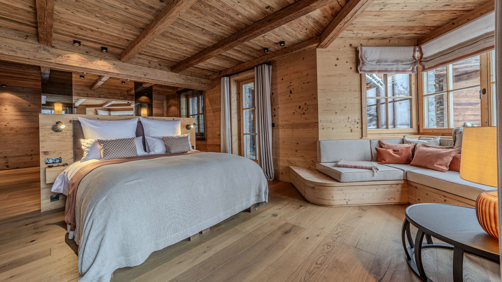 luxury-ski-chalets-kitzbuhel-montana-oxford-ski-bedroom3 (2).jpg