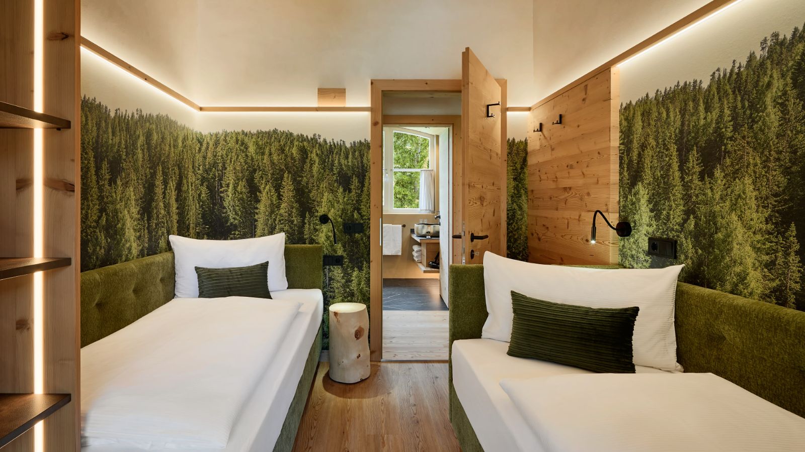 luxury-ski-chalets-alta-badia-la-variete-oxford-ski-bedroom (1).jpg