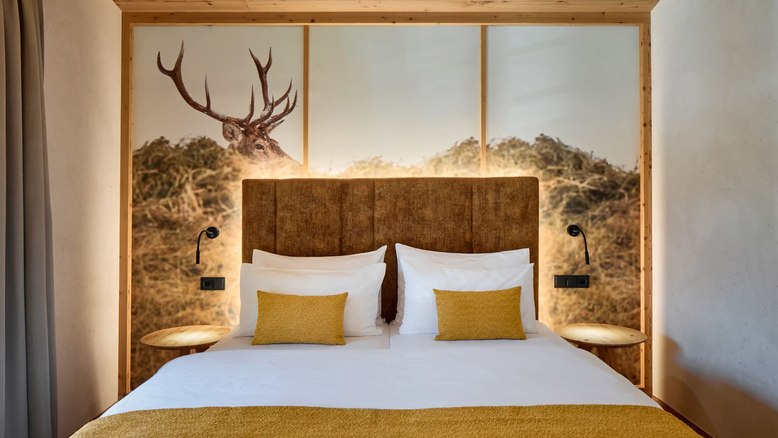 luxury-ski-chalets-alta-badia-la-variete-oxford-ski-bedroom (3).jpg